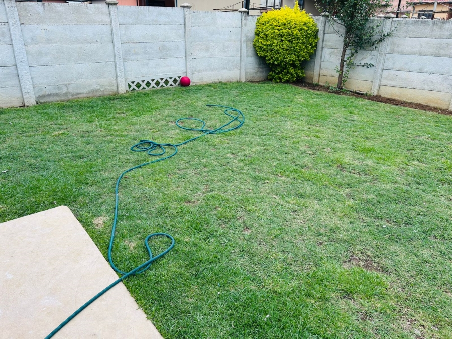 To Let 2 Bedroom Property for Rent in Waterval East North West